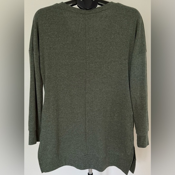 Yidarton Moss Green Long Sleeve V-Neck Tunic | Size M - Picture 2 of 3